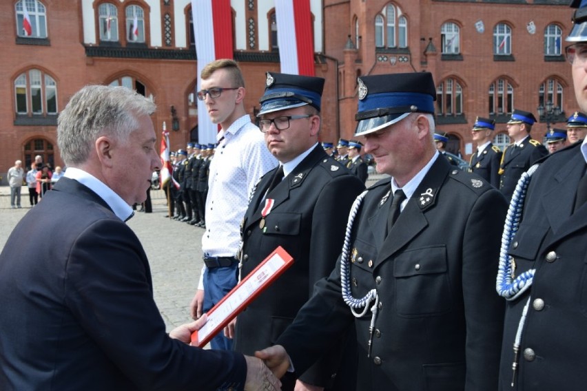 Dzień Strażaka 2019. Podczas uroczystego apelu podsumowaliśmy plebiscyt "Strażak Roku" [ZDJĘCIA]