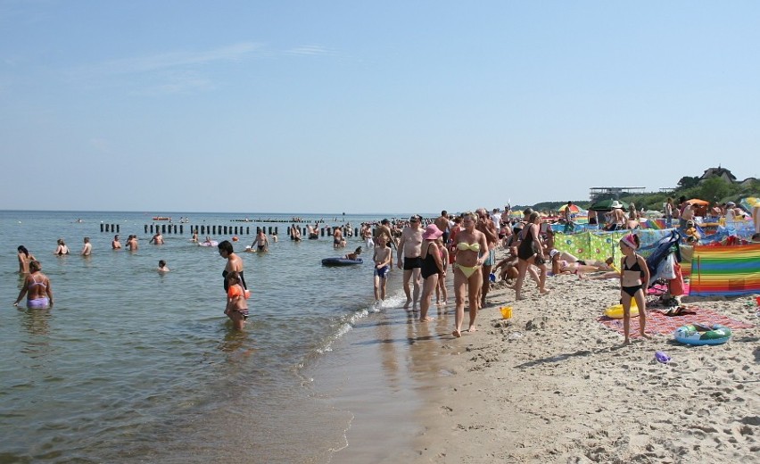 Plaża w Unieściu. Zobacz tłumy turystów wypoczywających nad morzem [ZDJĘCIA]