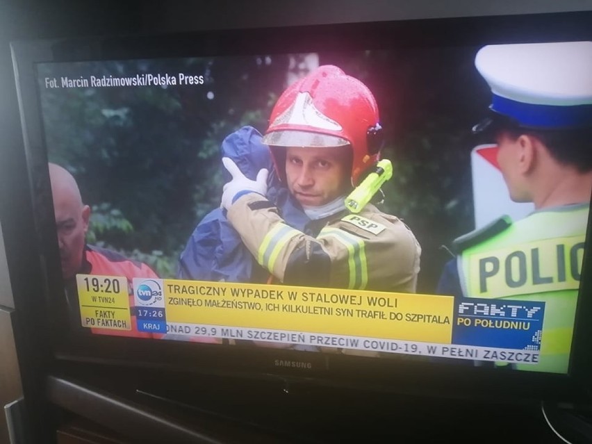 Przejmujące zdjęcie z wypadku w Stalowej Woli obiegło Polskę. Rozdziera serce, wyraża więcej niż słowa