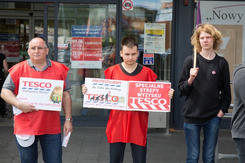 Pracownicy Tesco protestowali w Gdyni. Walczą o lepsze warunki zatrudnienia