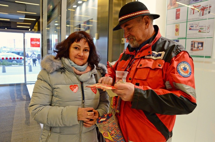 Wolontariusze WOŚP na ulicach Bełchatowa kwestują już od...