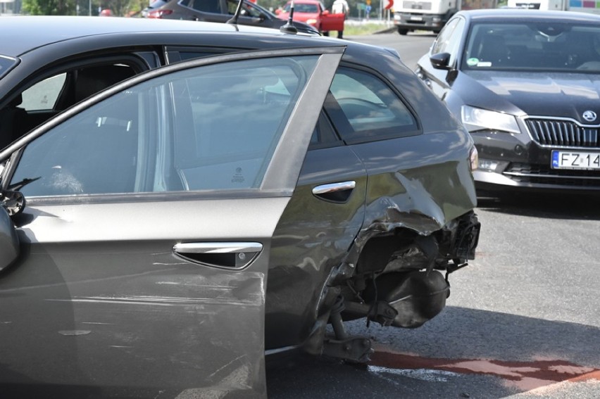 Wypadek w Rzeszotarach, droga w obu kierunkach zablokowana! [ZDJĘCIA]