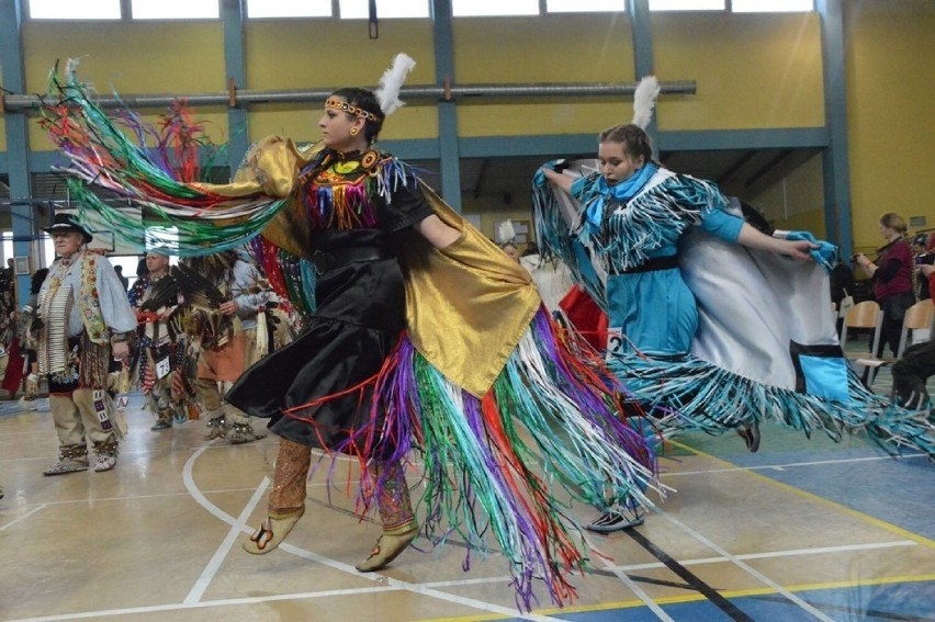 Popularny indiański Festiwal Muzyki i Tańca Indian Ameryki Północnej Pow Wow w Uniejowie w tym roku odwołany. Powodem wojna ZDJĘCIA