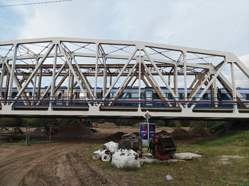 Rozpoczęła się przebudowa kolejowego mostu żelaznego w Tomaszowie Maz. [ZDJĘCIA]