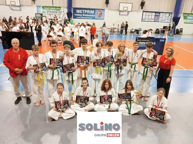 Ekipa Inowrocławskiego Klubu Karate Kyokushin  po zakończeniu  turnieju w Radomsku