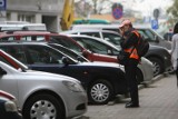 Za parkowanie w miastach płać 10 zł za godzinę! Prezydent Duda zaakceptował nowe przepisy.