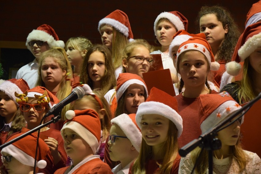 Koncert kolęd i pastorałek uczniów SP nr 3 w Miastku (WIDEO, FOTO)