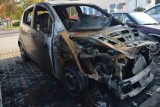 Dwa samochody spłonęły w nocy na parkingu przy Kosmonautów Polskich
