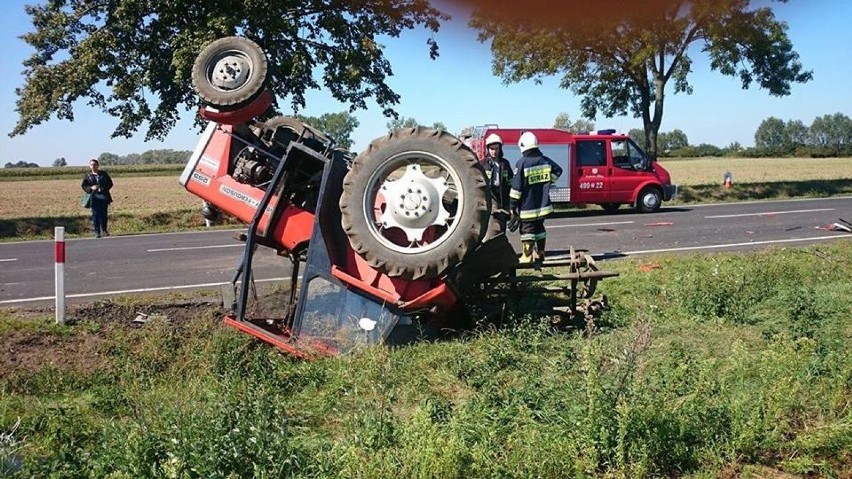 Kierowca ciągnika został przygnieciony kabiną, po tym jak...