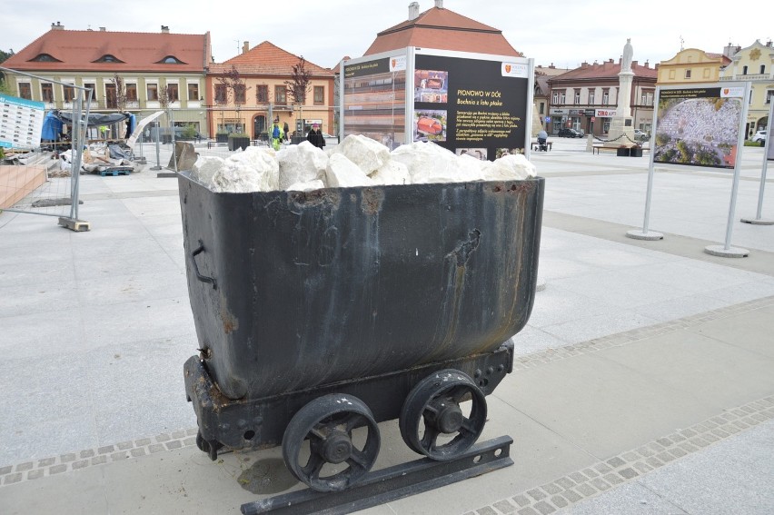 Wagonik upamiętniający szyb Targ w północno-zachodnim...