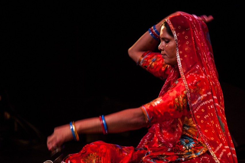 Brave Festival: Terah Taali - kobiety z Radżastanu zmysłowymi ruchami czarowały widzów (ZDJĘCIA)