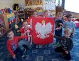 Przedszkolaki z Żychlina z okazji Narodowego Święta Niepodległości zrobiły godło Polski