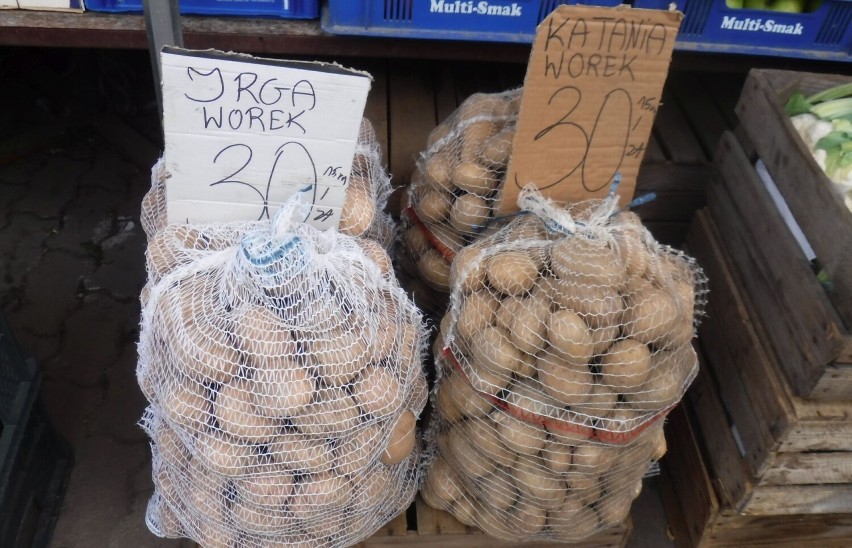 Worek ziemniaków (15 kilogramów) kosztował 30 złotych