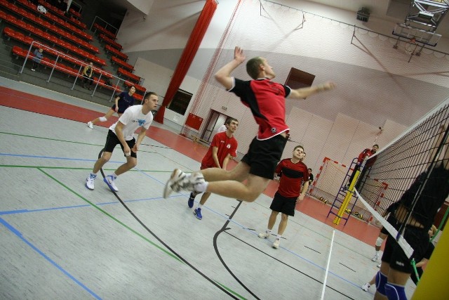 Złotowska Liga Piłki Siatkowej 5 grudnia 2013
Pogromcy- Pro Team 3:1
Atut Finance - Piotr i Paweł 3:0
Strażacy - SBl Zakrzewo 3:0
Silos - Stolmix 1:3