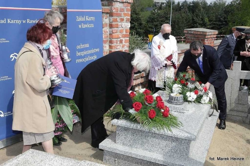 Odsłonili pomnik nagrobny Józefa Stefaniaka - naczelnika rawickiego więzienia po odzyskaniu niepodległości