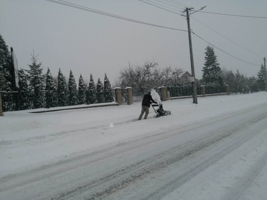 Trudne warunki na drogach w Sandomierzu.