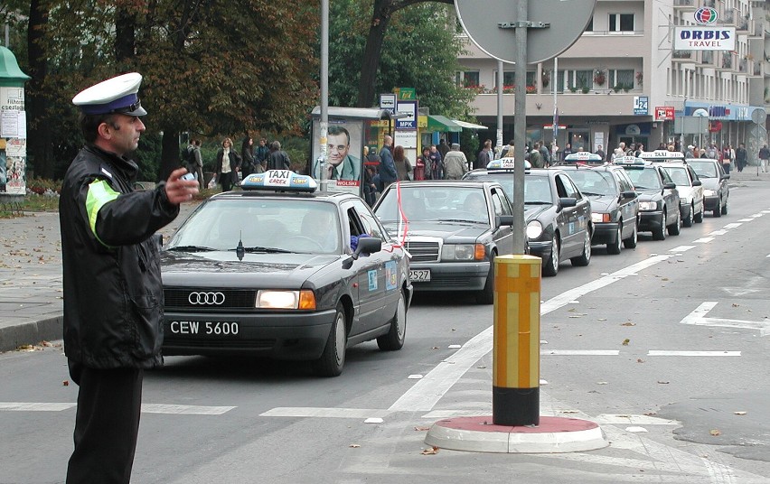 Protest taksówkarzy w częstochowskich alejach przy Placu...