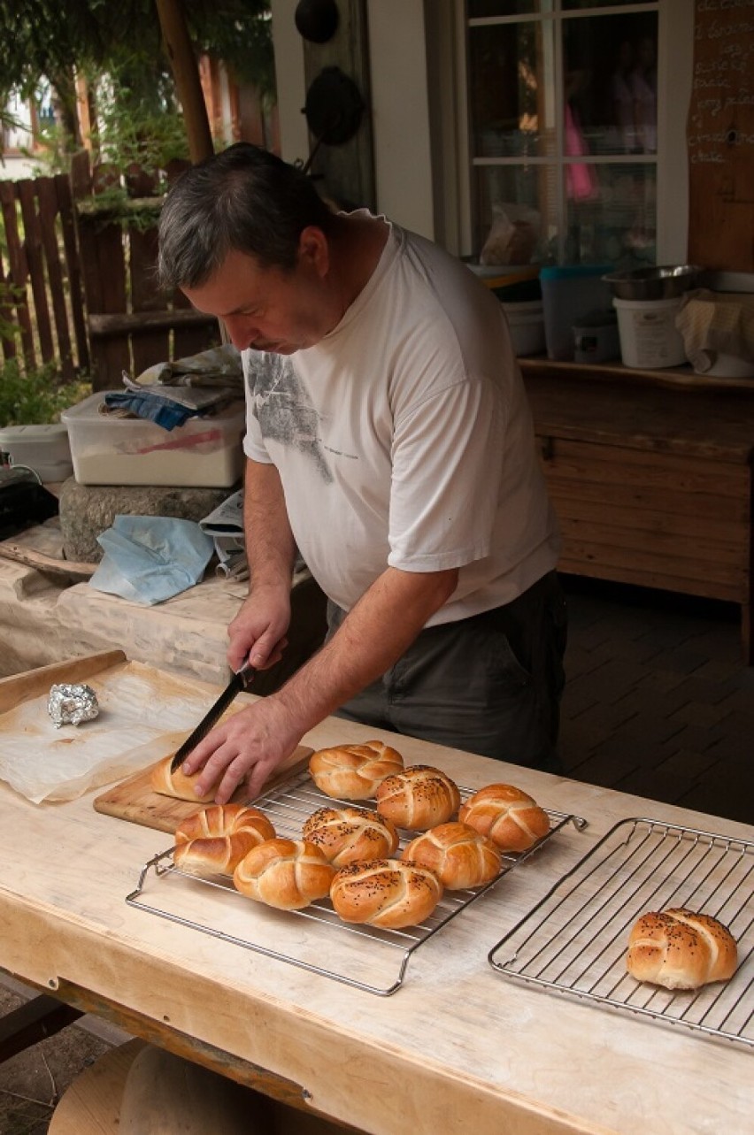Warsztaty pieczenia chleba w Dawnej Wozowni w Miłoradzu. Tym razem wypieki idealne na Wielkanoc. Będzie chlebek do żurku