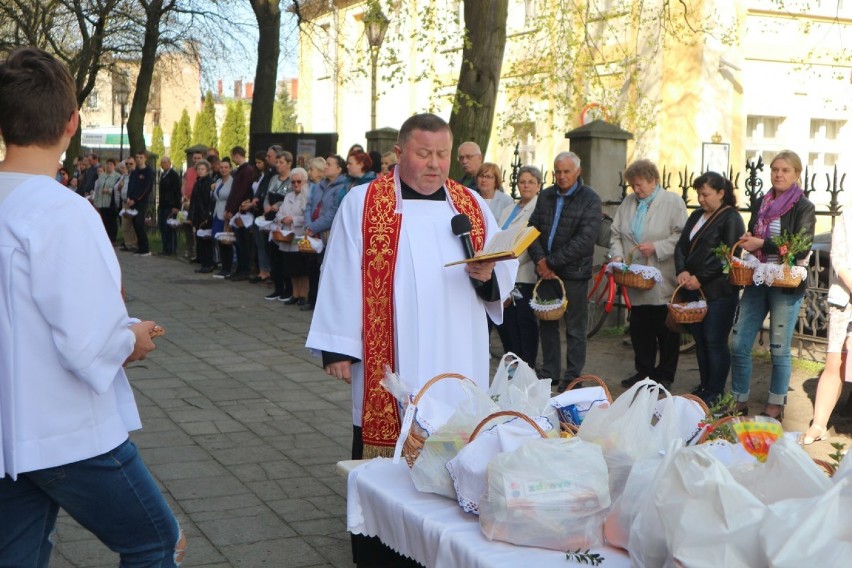 Święcenie pokarmów w parafii Św. Krzyża w Lesznie - tak wyglądało rok temu [ZDJĘCIA] 