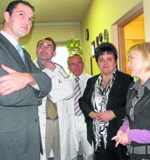 Wiceminister Jakub Szulc  (od lewej) uważa, że kolejki są elementem publicznej opieki zdrowotnej