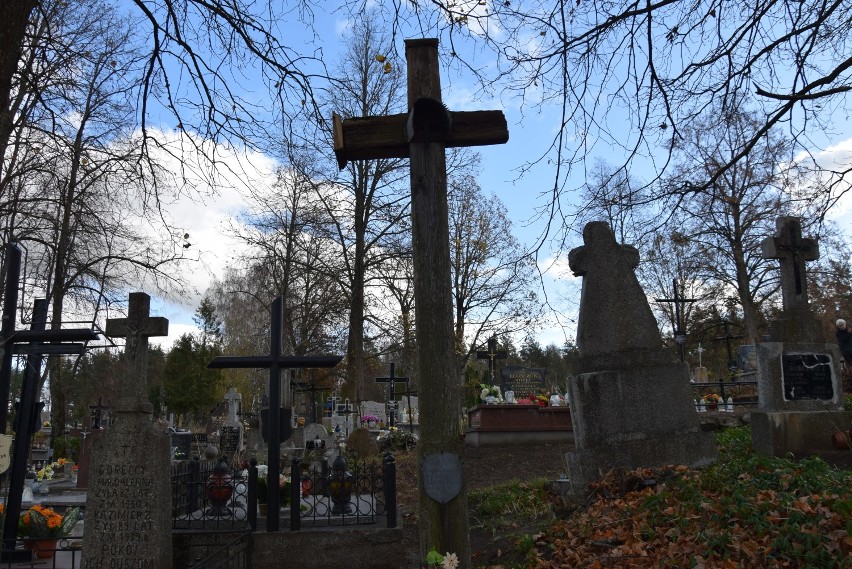Niezwykłe nagrobki z nekropolii w Krynkach. Tu łączą się trzy religie: prawosławna, katolicka i żydowska