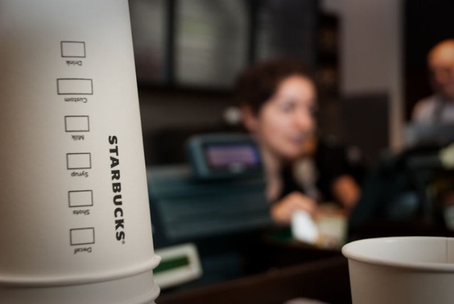 Starbucks plac Trzech Krzyży. W środę 22 lutego wielkie otwarcie.