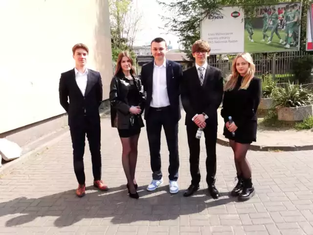 Maturę z angielskiego zdawali wczoraj też uczniowie V Liceum Ogólnokształcącego w Radomiu - Adam, Julia, Bartosz, Szymon i Wiktoria.
