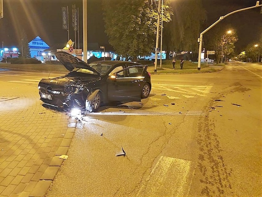 Do zderzenia mercedesa z hyundaiem doszło na skrzyżowaniu...