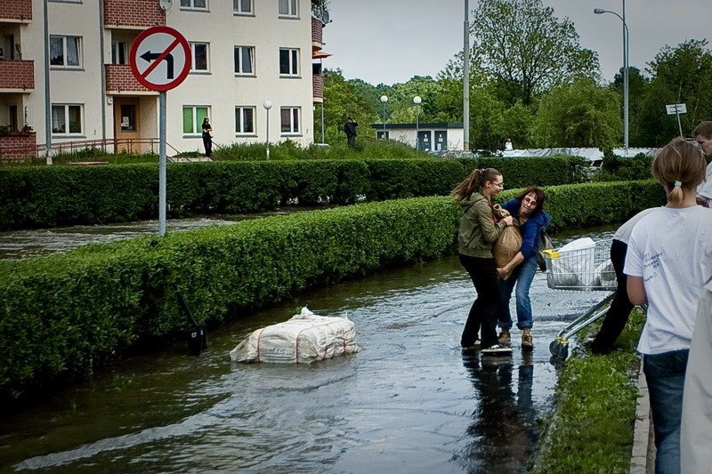 Moment kiedy przerwało pierwszy wał na Kozanowie, we...