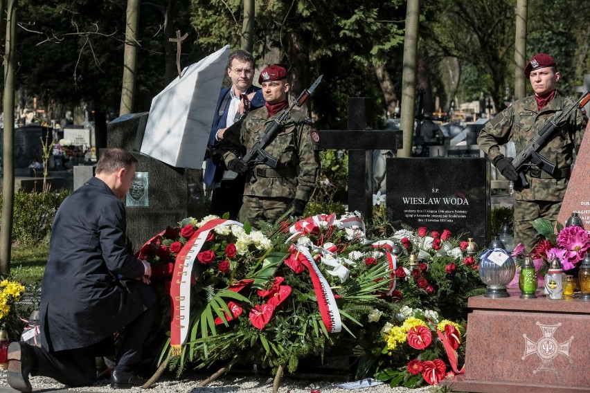 Kraków. Rocznica smoleńska. Prezydent na Cmentarzu Rakowickim [ZDJĘCIA]