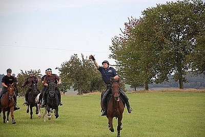 KRÓTKO: Policjanci z zespołu konnego w Chorzowie wzięli udział w szkoleniu w Pradze