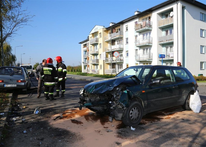 Zderzyły się dwa auta na ul. Modrzewskiego w Piotrkowie