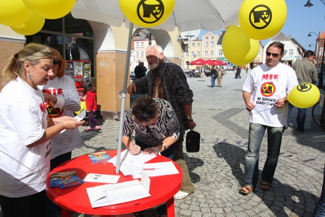 Mieszkańcy Wicia zaczęli w ub. roku protest przeciwko zlokalizowaniu elektrowni atomowej w okolicy jeziora Kopań. Obawiają się oni, że atomówka w sercu turystycznego regionu spowoduje, że turyści się odwrócą od tego obszaru