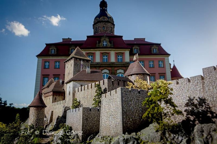 Z bonem turystycznym do Zamku Książ. Za 500 zł od rządu możesz m.in. spędzić noc w zamkowym hotelu