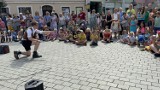 Cztery przystanki i artyści z całego świata. Dzieje się na deptaku w Zielonej Górze. Zobacz Busker Tour