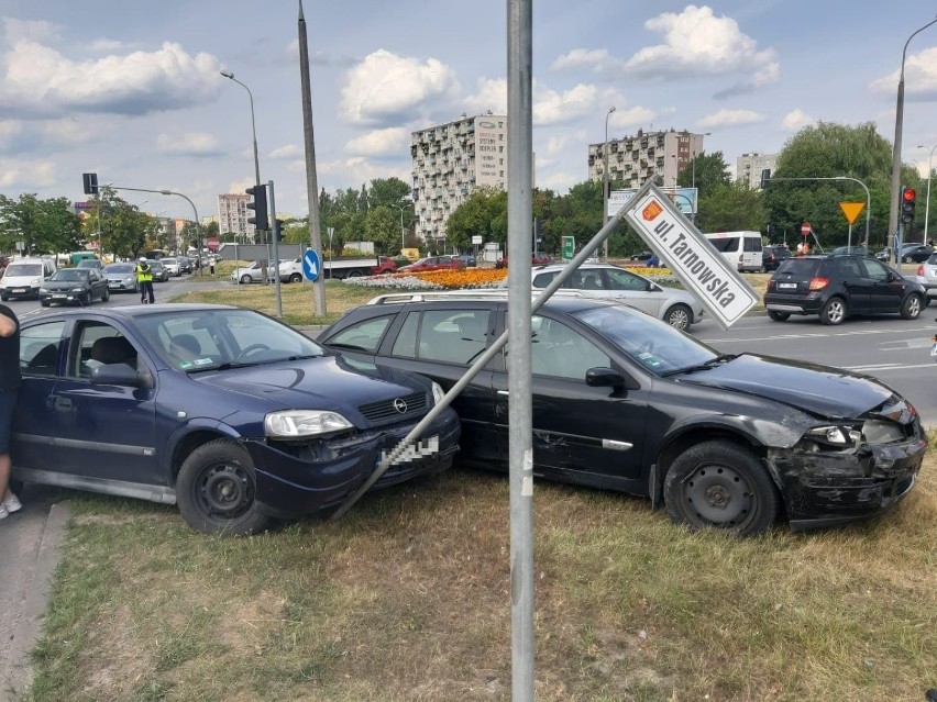 Kobieta z dziećmi w szpitalu po wypadku na ulicy Tarnowskiej w Kielcach. Ogromne korki (ZDJĘCIA)