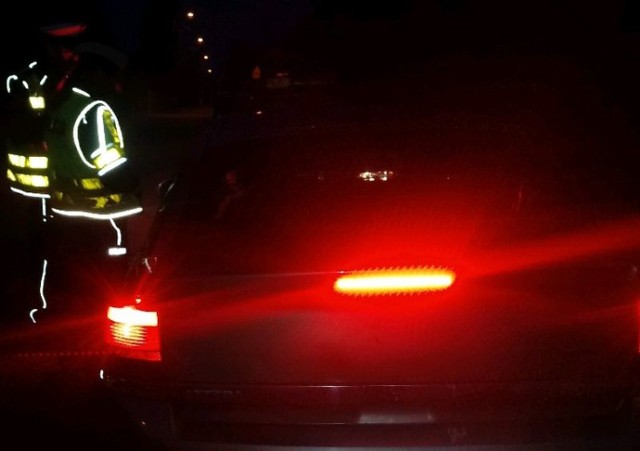 W nocy z 23 na 24 kwietnia dyżurny powiadomił patrole, że jadący przez centrum Inowrocławia kierowca samochodu marki Opel uderzył w kilka zaparkowanych samochodów i uciekł z miejsca