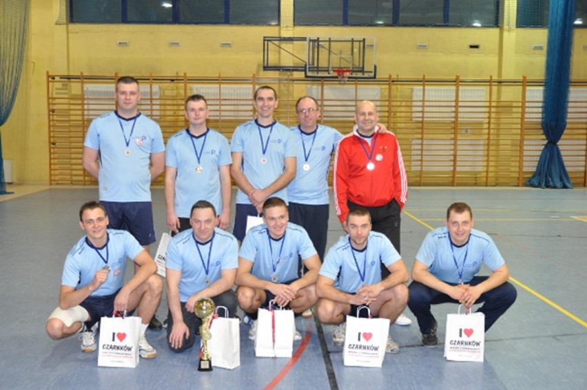 Ostrowscy policjanci-sportowcy zajęli drugie miejsce w Czarnkowie [ZDJĘCIA]
