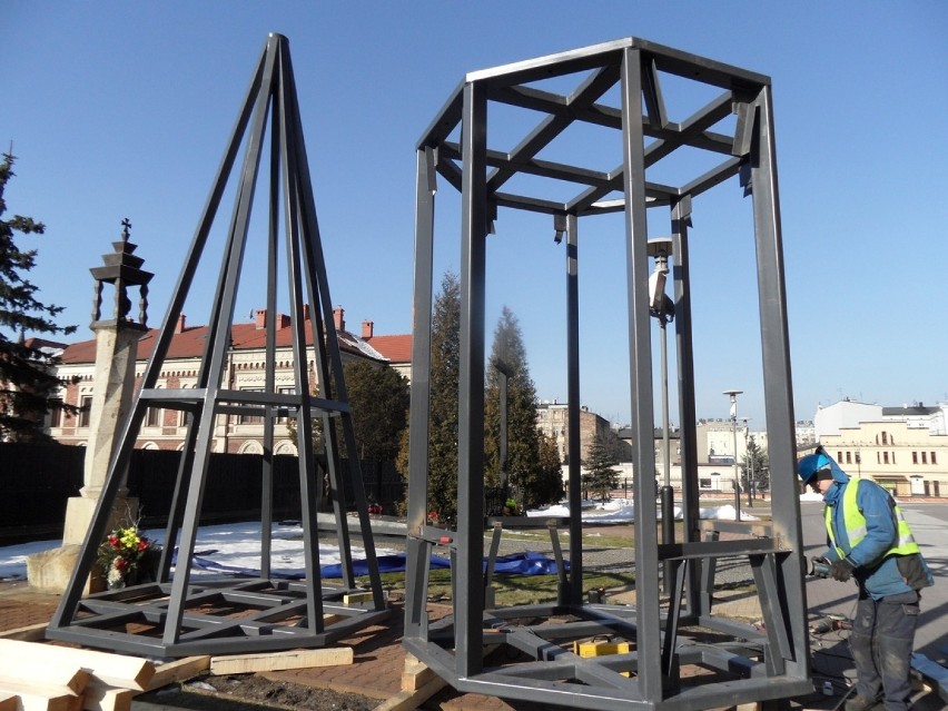 Pożar katedry w Sosnowcu. Nowa wieżyczka czeka na montaż [ZDJĘCIA]