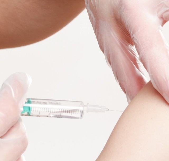 Od piątku 22 stycznia na szczepienia mogą zapisywać się 70 - latkowie.