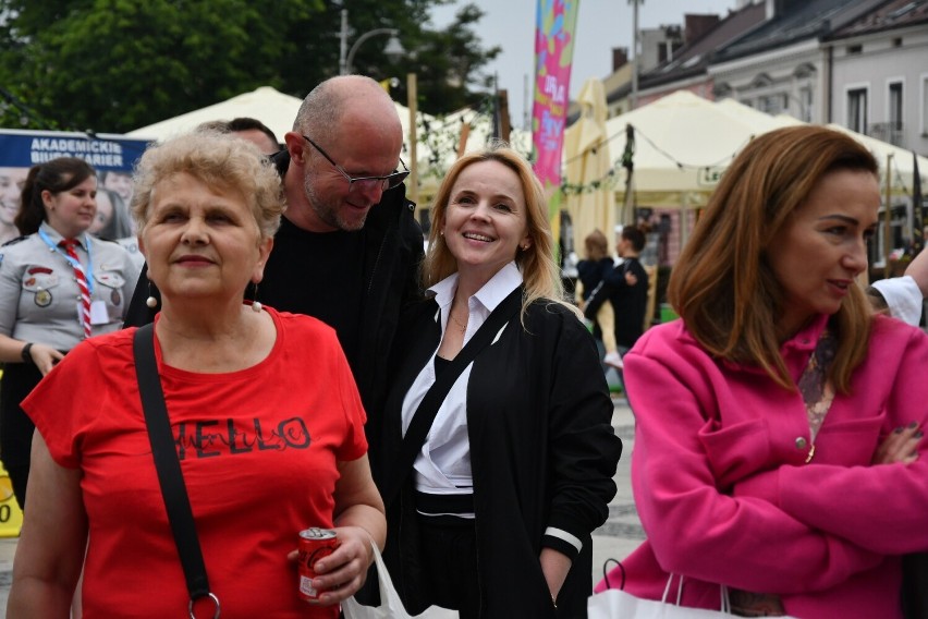 Andrzej Piaseczny na kieleckim Rynku. Wspominał swój udział w Festiwalu Harcerskim w Kielcach