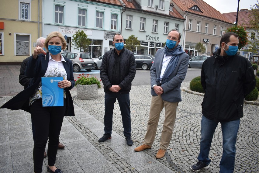 Na terenie miasta stanęły dwa nowe pojemniki na nakrętki wykonane przez firmę Spomasz. Charytatywne przedsięwzięcie to wspólne dzieło gminy i miasta Pleszew oraz Fundacji Bread of Life