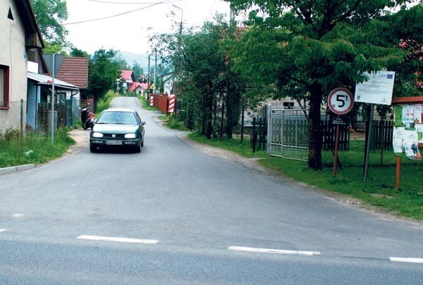 Na kilku ulicach w gminie Węgierska Górka położono nowy asfalt na drogach dojazdowych do domów