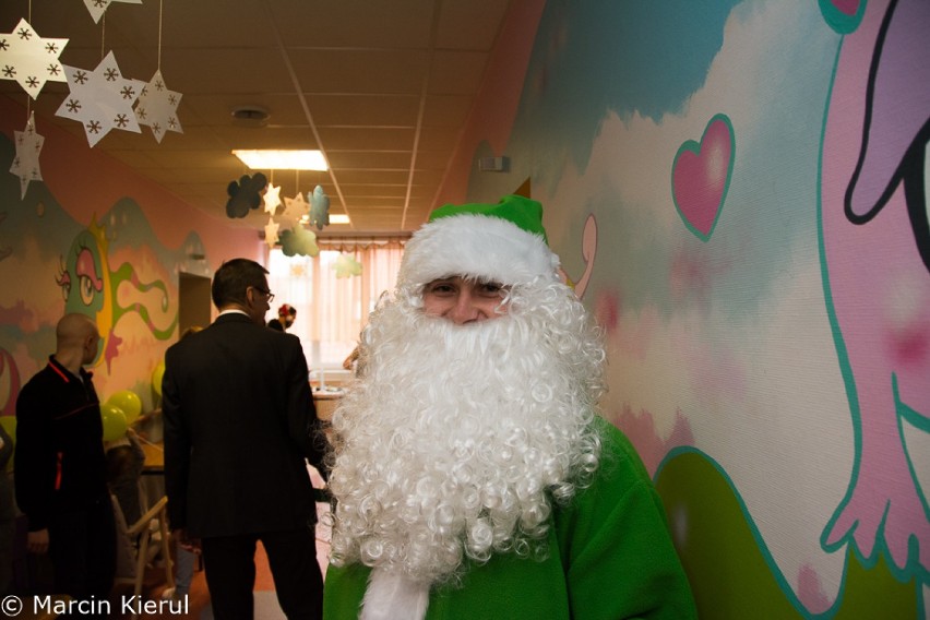 Zielony Mikołaj odwiedził dzieci