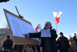 Protest przeciwko segregacji sanitarnej i dyskryminacji w Częstochowie. Manifestujący sprzeciwiają się ustawie nr 1846 i szczepieniom