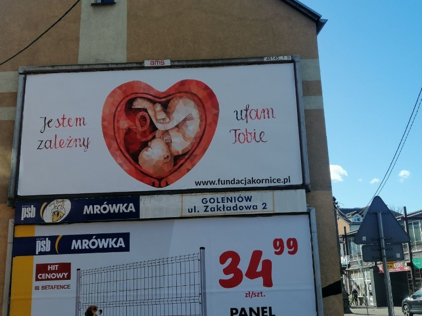 Nowa wersja "antyaborcyjnego" billboardu w centrum Goleniowa. Życie w wielu językach
