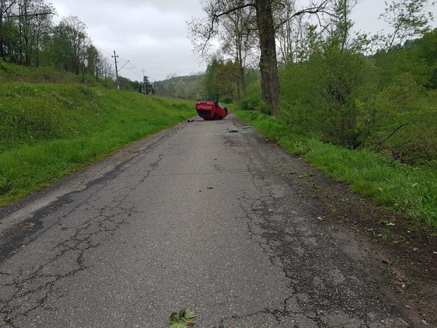 Dachowanie koło Tarnowa, kierowca chciał uniknąć zderzenia z...