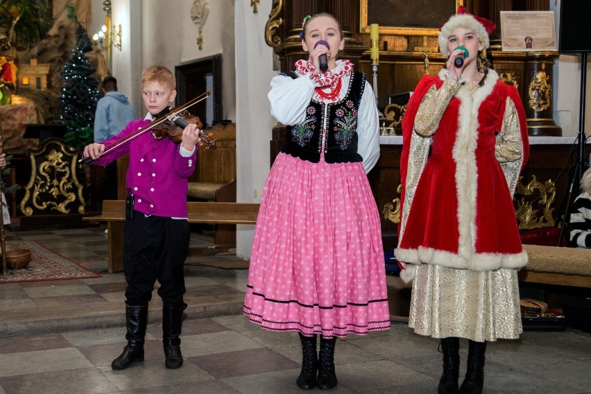 Zespół Tańca Ludowego "Swojacy" 22 stycznia 2023 roku wystąpił w kościele w Choczu