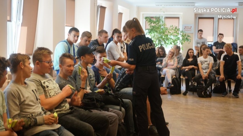 Myszków: Policja spotkała się z uczniami Zespołu Szkół w Żarkach [ZDJĘCIA]