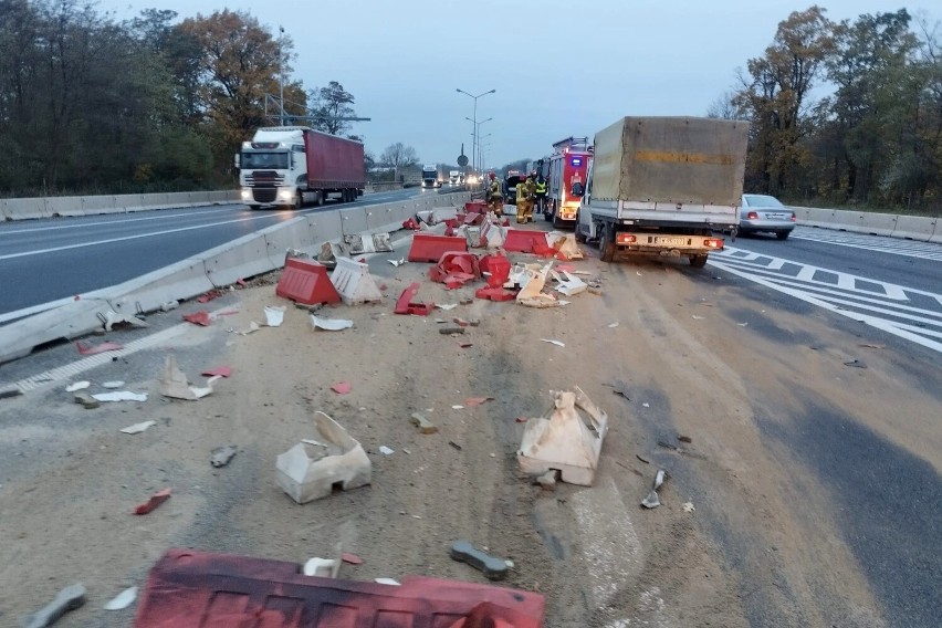 (23.11.2023) Wypadek na autostradzie A4 pod Wrocławiem. Po...